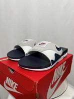 NIEUW! Maat 45 - Nike Air Max 1 Slide Obsidian University, Slippers, Overige kleuren, Verzenden, Nike