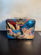 Pokémon 2020 Spring Collector Chest (Evolutions, Cosmic,etc), Hobby en Vrije tijd, Verzamelkaartspellen | Pokémon, Ophalen of Verzenden