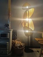 Staande rotan vloerlamp., Huis en Inrichting, Ophalen, Zo goed als nieuw, 150 tot 200 cm