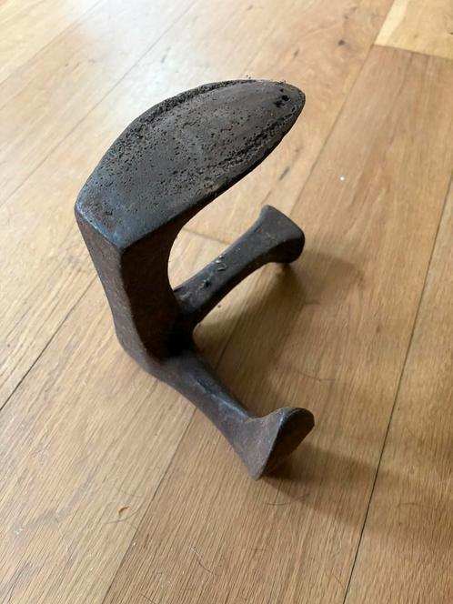 Ouderwetse ijzeren drievoet / schoenmakersleest, Antiek en Kunst, Antiek | Gereedschap en Instrumenten, Ophalen