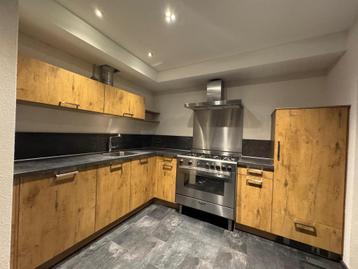 Complete Houtkleurige Hoekkeuken + Apparatuur + GEDEMONTEERD beschikbaar voor biedingen