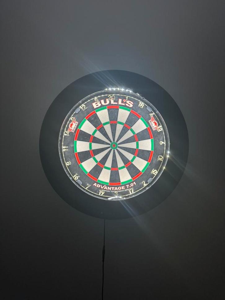 The Bull’s Lumo Lighting Surround – Dartbord Verlichting, Sport en Fitness, Darts, Zo goed als nieuw, Overige typen, Elektronisch
