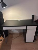 IKEA Micke Bureau - Zwartbruin/Wit in goede staat, Huis en Inrichting, Bureaus, Ophalen, Zo goed als nieuw, Bureau