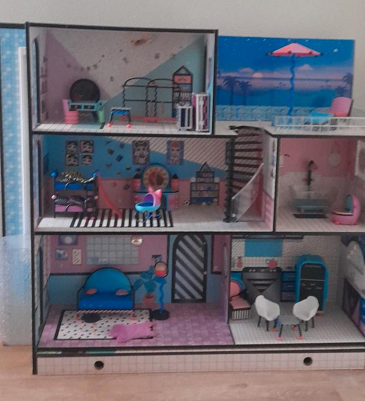 Lol surprise poppenhuis met meubels. 25 euro, Kinderen en Baby's, Speelgoed | Poppenhuizen, Gebruikt, Poppenhuis, Ophalen