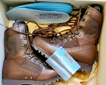 Nieuwe Dames Meindl wandelschoenen € 39,95 Maat 220 = 34-35 beschikbaar voor biedingen