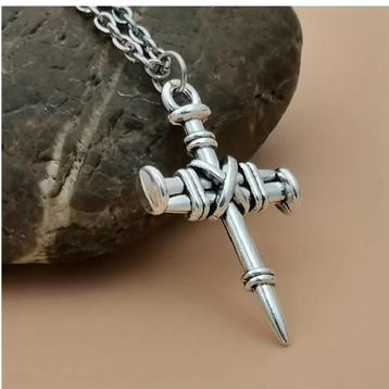 Gothic Kettinghanger van Kruisnagels incl. ketting beschikbaar voor biedingen