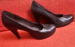 Tamaris Lederen Pumps - Maat 40 eenmaal gedragen, Kleding | Dames, Ophalen of Verzenden, Zo goed als nieuw, Zwart, Pumps