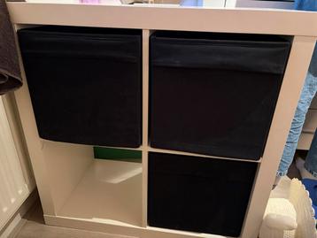 IKEA Kallax kast met 4 vakken + 3 zwarte dozen beschikbaar voor biedingen