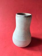 Klein Mobach vaasje - 8 cm, Huis en Inrichting, Gebruikt, Wit, Aardewerk of Porselein, Ophalen of Verzenden