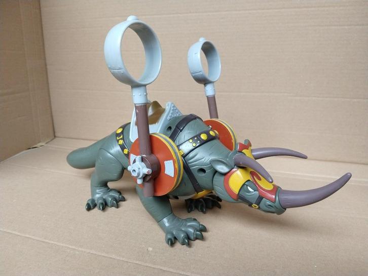 Avatar the Last Airbender; Fire attack Rhino - Mattel 2005, Verzamelen, Speelgoed, Zo goed als nieuw, Ophalen of Verzenden