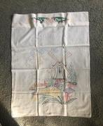 Vintage Geborduurd Kinderlakentje Molen 67 x 80 cm, Ophalen of Verzenden, Gebruikt, Wit, Jongetje of Meisje