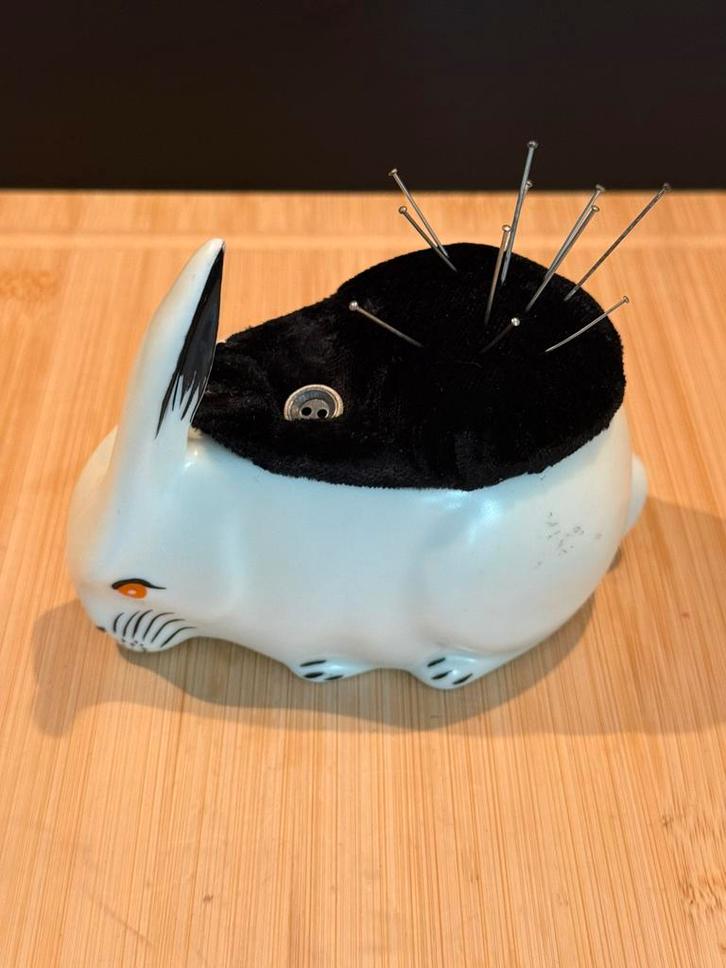 Speldenkussen konijn, Antiek en Kunst, Antiek | Keramiek en Aardewerk, Ophalen of Verzenden