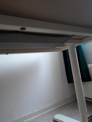 Ikea bekant bureau , met snoerennet ondertafelblad 180*60 - afbeelding 5