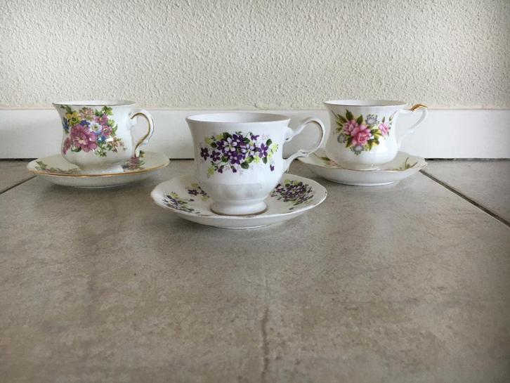 kop en schotel porselein Royal Castle Queen Anne Royal Ascot, Huis en Inrichting, Keuken | Keukenbenodigdheden, Zo goed als nieuw