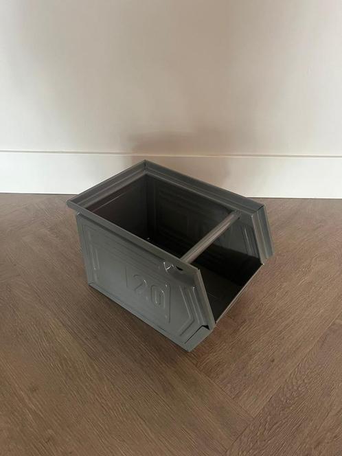 Metalen Stapelbakken (180 stuks beschikbaar), Doe-het-zelf en Verbouw, Kratten en Dozen, Nieuw, Bak of Kist, Minder dan 50 cm