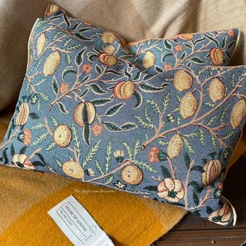 Engelse SET kussens William Morris Fruits gobelin/Tweed beschikbaar voor biedingen
