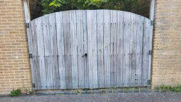 Dubbele poort (hardhout) beschikbaar voor biedingen