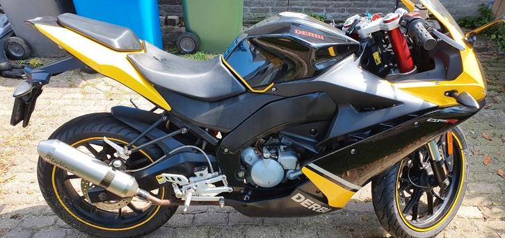 Derbi GPR 50 | 2010 | 45 km/u | startklaar | onderhoudsfact., Fietsen en Brommers, Brommers | Derbi, Gebruikt, Maximaal 45 km/u