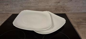 2 Witte Porseleinen Schalen - Zo Goed Als Nieuw beschikbaar voor biedingen