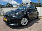 Toyota Yaris 1.5 Hybrid Active/CARPLAY/NAVI/CAMERA/NL AUTO/N, Gebruikt, 450 kg, Zwart, Bedrijf