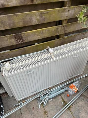 2 zo goed als nieuwe radiatoren  beschikbaar voor biedingen