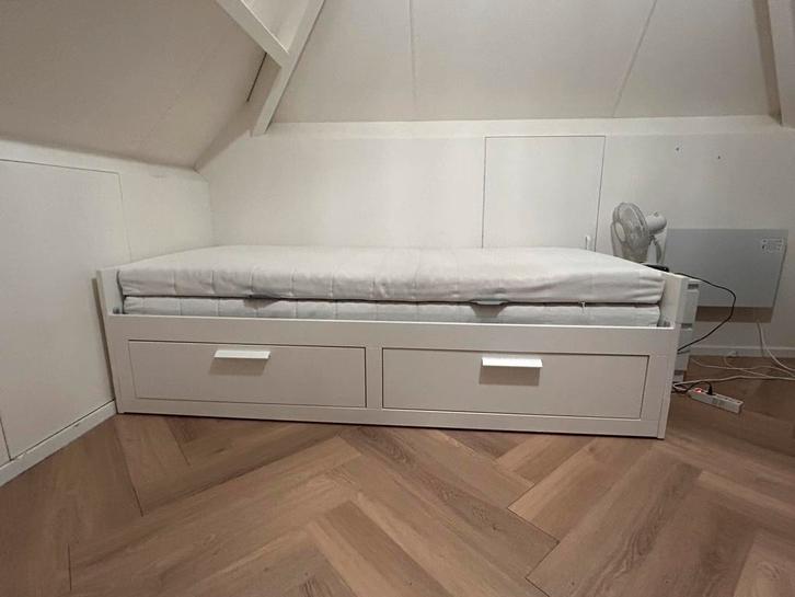 Brimnes bed uitschuifbaar, Huis en Inrichting, Slaapkamer | Bedden, Zo goed als nieuw, Eenpersoons, 90 cm, Hout, Wit, Ophalen