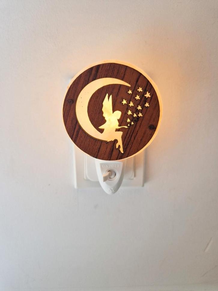 Nieuw nachtlampje elfje maan zoutsteen slaapkamer, Huis en Inrichting, Lampen | Wandlampen, Nieuw, Ophalen of Verzenden