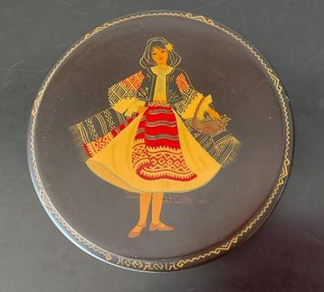Vintage souvenier Roemenie houten dekseldoos meisje folklore beschikbaar voor biedingen