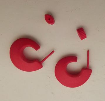 Sieraden kunststof en metaal (zeven sets totaal) beschikbaar voor biedingen