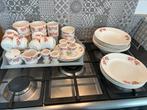 Verliefde Varkens servies, Ophalen