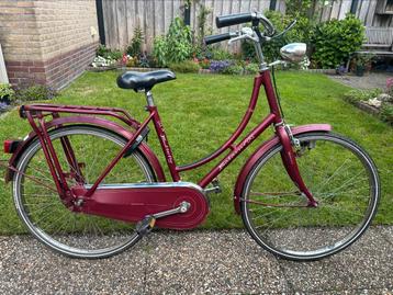 Meisjesfiets 24 inch, omafiets model. Terugtraprem beschikbaar voor biedingen
