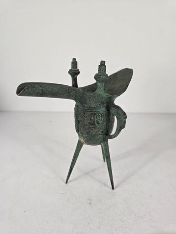 Jue-ritueel wijnbeker, brons, China, 1e helft 20e eeuw beschikbaar voor biedingen