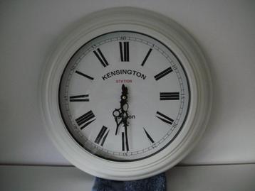 Klok Kensington Station - 44 cm rond - Wit met Zwart - zgan beschikbaar voor biedingen