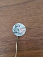 Sp 1175 Vintage Victrix Pudding Speldje, Verzamelen, Speldjes, Pins en Buttons, Ophalen of Verzenden, Gebruikt, Merk, Speldje of Pin