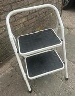 Twee tredes Huishoud /keuken trapje, Doe-het-zelf en Verbouw, Ladders en Trappen, Ophalen of Verzenden, Gebruikt, Trap, Minder dan 2 meter