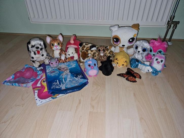Verzameling knuffels en speelgoed, Kinderen en Baby's, Speelgoed | Knuffels en Pluche, Zo goed als nieuw, Ophalen of Verzenden