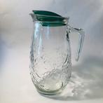 Glazen waterkan met groene kunststof dop, anderhalf liter, Ophalen of Verzenden