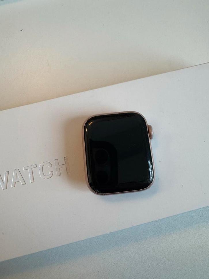 Apple Watch Series 6 - Rose gold, Sieraden, Tassen en Uiterlijk, Smartwatches, Gebruikt, iOS, Roze, Afstand, Calorieverbanding