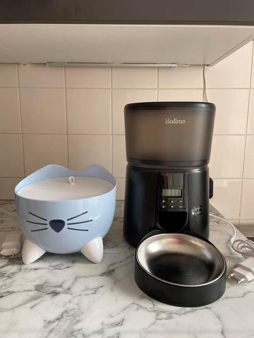 Voerautomaat en waterfontein voor katten, Dieren en Toebehoren, Kattenvoerbakken en Drinkbakken, Zo goed als nieuw, Ophalen of Verzenden
