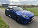 BMW 1-serie 120 M Sp Design Ed. (bj 2024, semi-automaat), Auto's, 157 pk, Blauw, Bedrijf, 3 cilinders