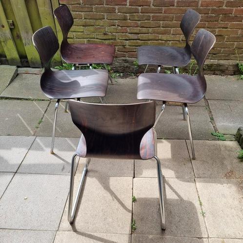 set van 4 of 5 mooie flototto stoelen stapelstoelen, Huis en Inrichting, Stoelen, Gebruikt, Vijf, Zes of meer stoelen, Ophalen