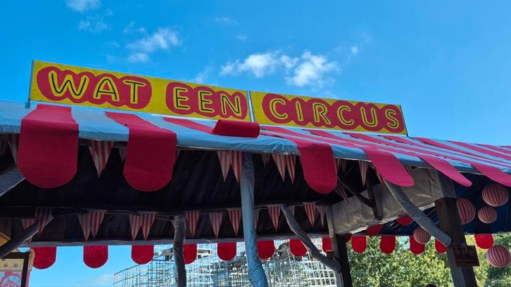 Circus versierde wagen (human canonball, entree, borden), Hobby en Vrije tijd, Feestartikelen, Ophalen