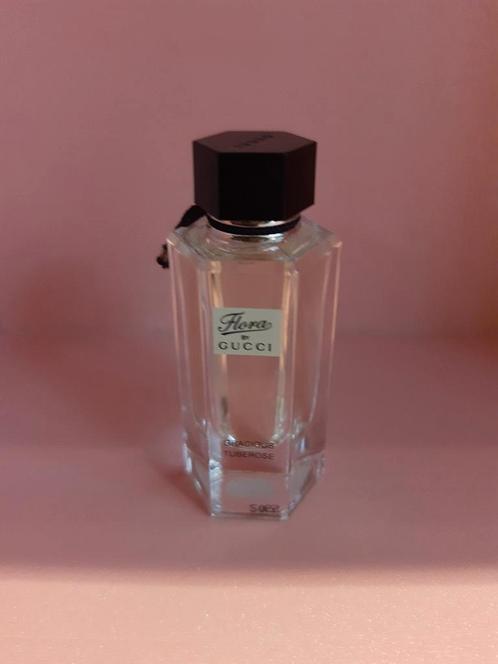 Parfum miniatuur Flora By Gucci Gorgeous Magnolia edt 5 ml, Verzamelen, Parfumverzamelingen, Zo goed als nieuw, Miniatuur, Gevuld