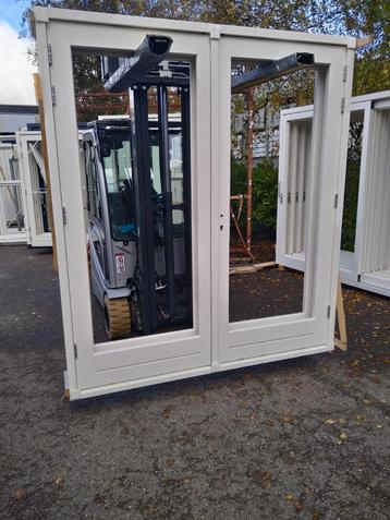 2 x Kozijn met dubbele deuren  beschikbaar voor biedingen