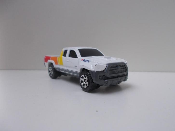 5632 '16 Toyota Tacoma Matchbox, Hobby en Vrije tijd, Modelauto's | Overige schalen, Gebruikt, Auto, Ophalen of Verzenden