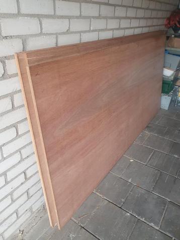 Diverse multiplex platen beschikbaar voor biedingen
