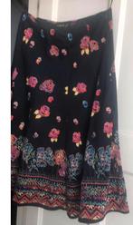 Zwarte rok zwart m bloemen mt M, Kleding | Dames, Rokken, Ophalen of Verzenden, Zo goed als nieuw