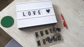 Zo Goed als Nieuw: Lightbox Letters beschikbaar voor biedingen