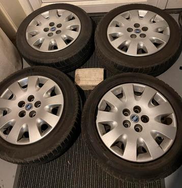 Michelin winterbanden met wieldoppen voor oa Fiat  beschikbaar voor biedingen