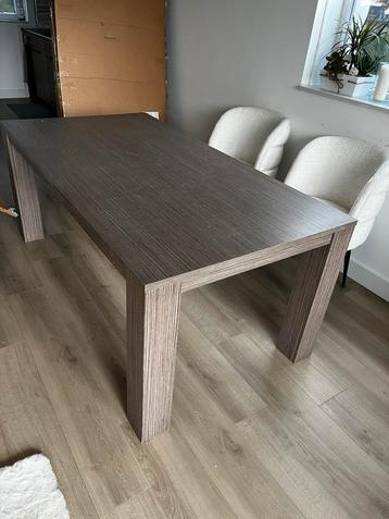 Eettafel tafel  beschikbaar voor biedingen